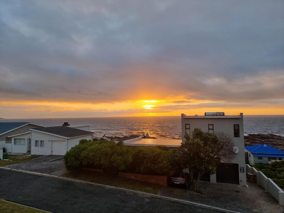 The Bay Lodge Gansbaai Exterior foto