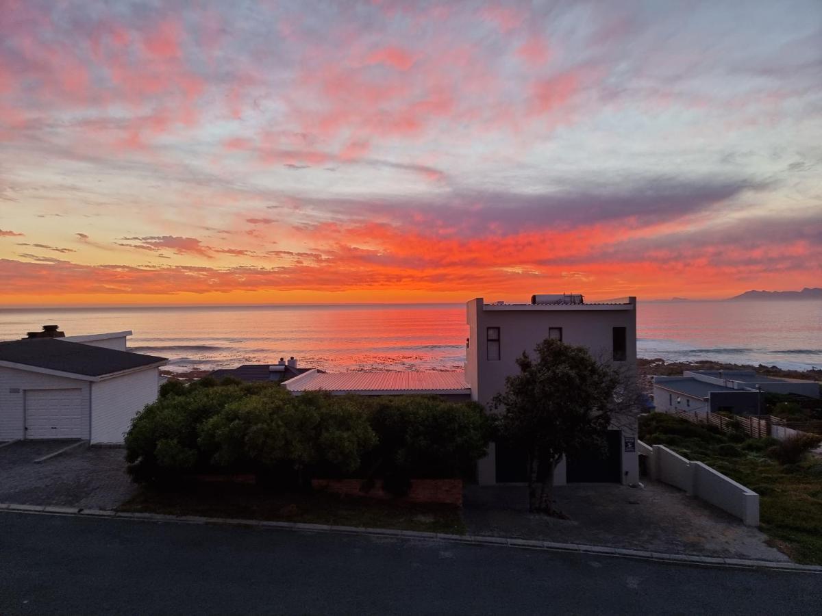 The Bay Lodge Gansbaai Exterior foto