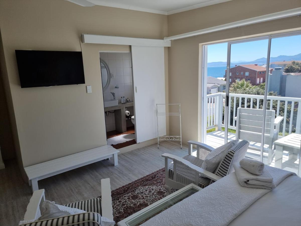 The Bay Lodge Gansbaai Exterior foto